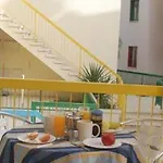 アパートホテル Sea N View ラルナカ