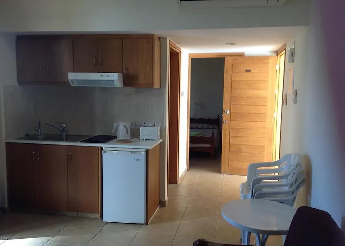 Sea N View Апарт-готель Ларнака