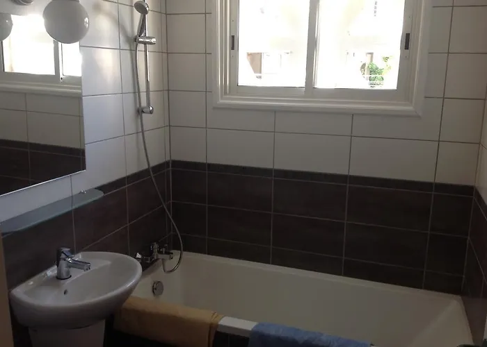 Апарт-готель Sea N View Ларнака